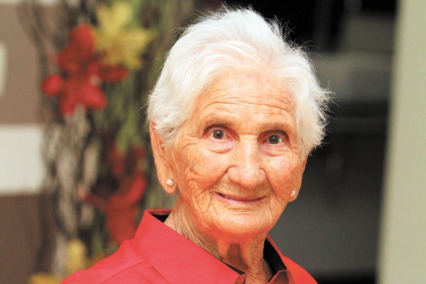 Completa 100 anos amanhã, dona Maria Capel Beghelli, viúva do sr. Romildo Beghelli e mamãe do Arnaldo, Marlene e Rita Lúcia. Tem ainda os netos: Camila, Fernanda, Juliana, Arnaldinho, Mariana, Frederico, Lilla, Gabriela e Paula. Os bisnetos Rafael e a Car